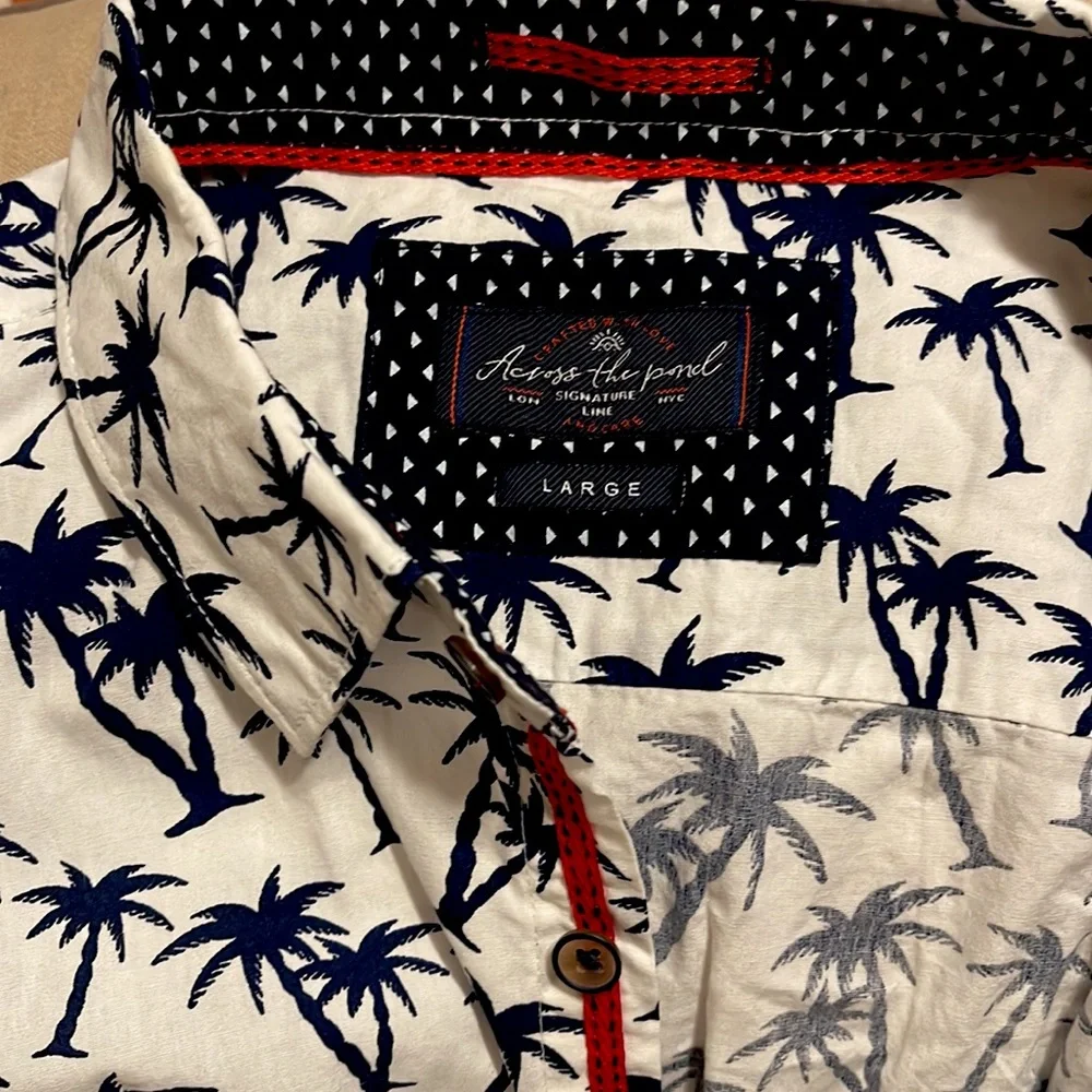 Across The Pond Men’s Large Collared Button Up Shirt with Palm Trees - Picture 6 of 6